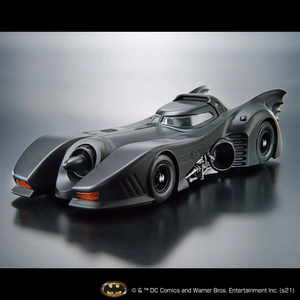 DC COMICS - Batman 1/35 Batmobile - Model Kit Bulma-shop