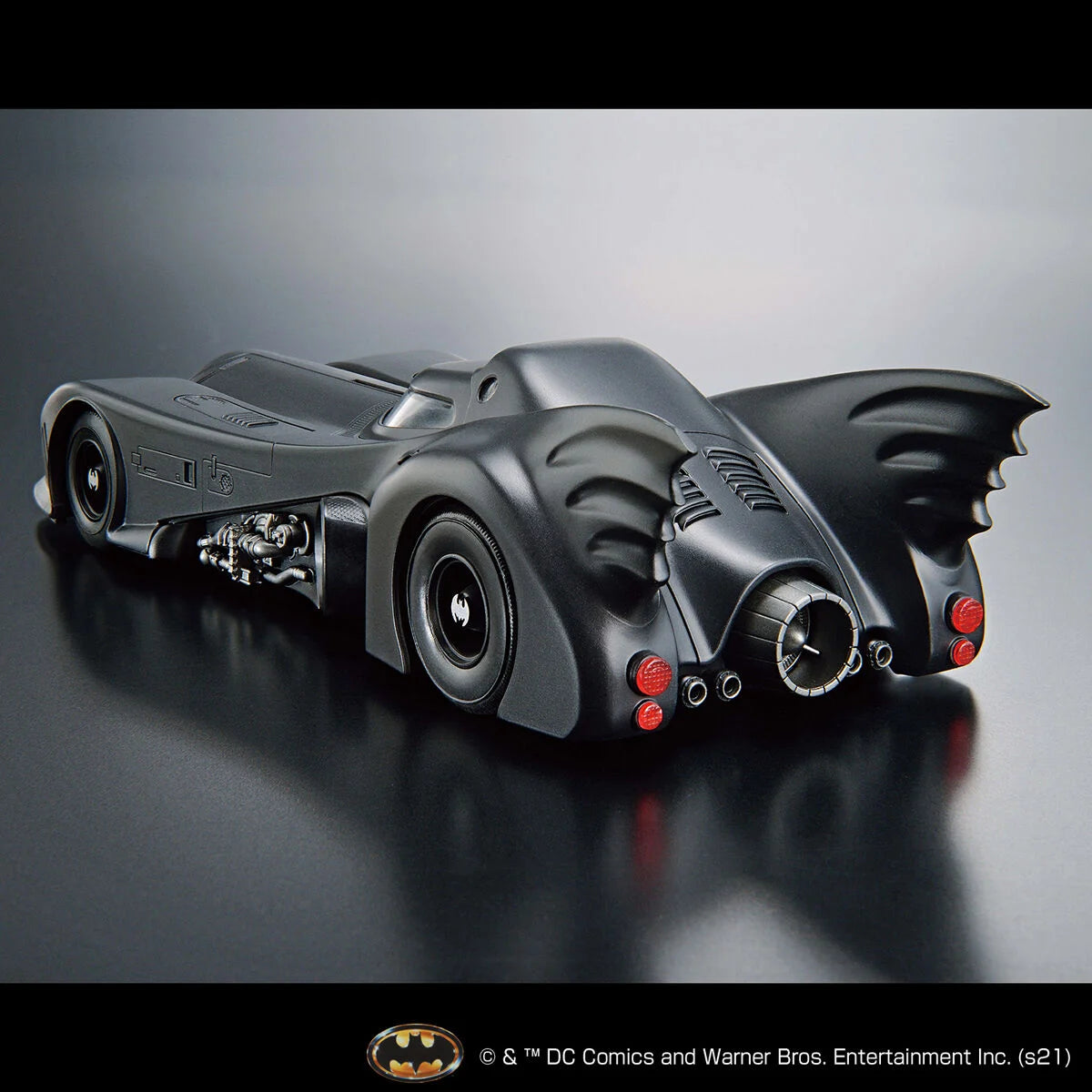 DC COMICS - Batman 1/35 Batmobile - Model Kit Bulma-shop