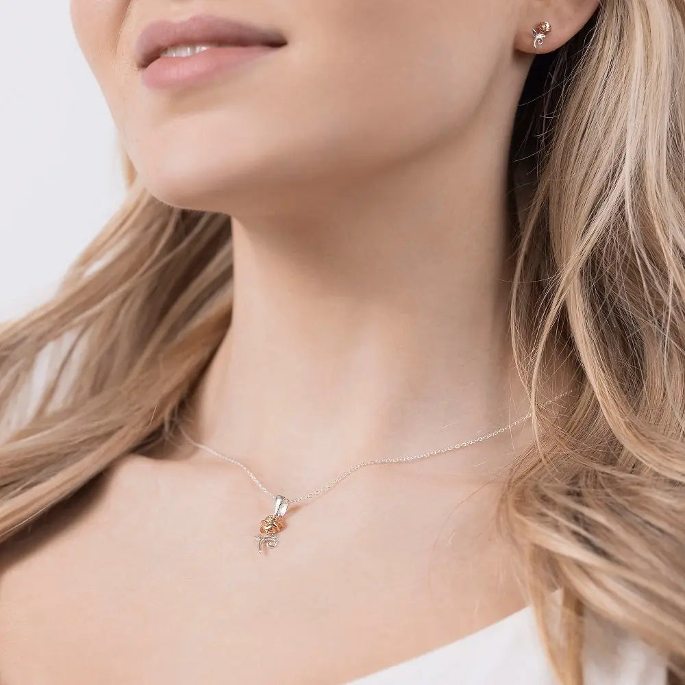 LA BELLE & LA BETE - Rose - Set Collier en Argent + Clous d'Oreille bems